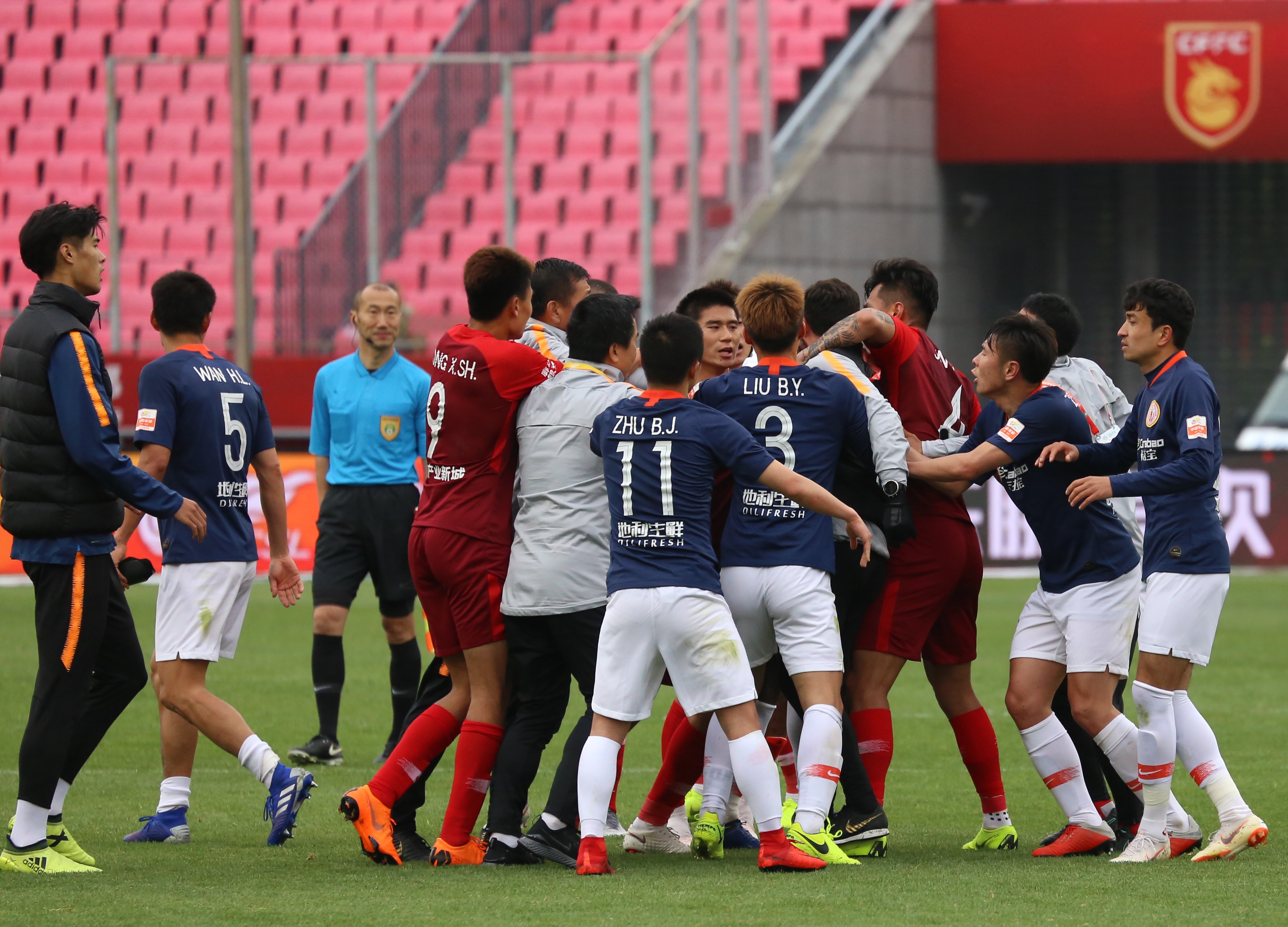 九州-包含河北华夏幸福主场被青岛黄海逼平，难解难分的词条