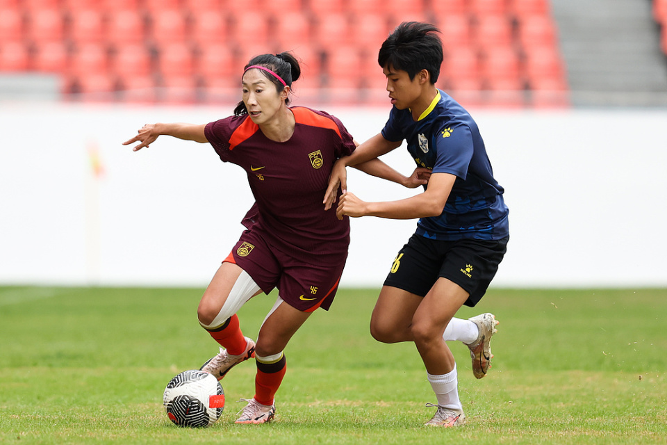 九州-日本队女足表现优异，夺得胜利