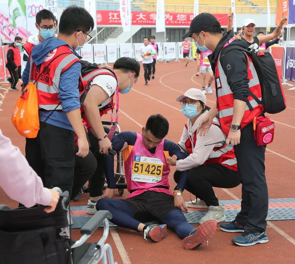 九州-包含南京夜色璀璨：江南队轰轰烈烈胜利，赢得全场喝彩的词条